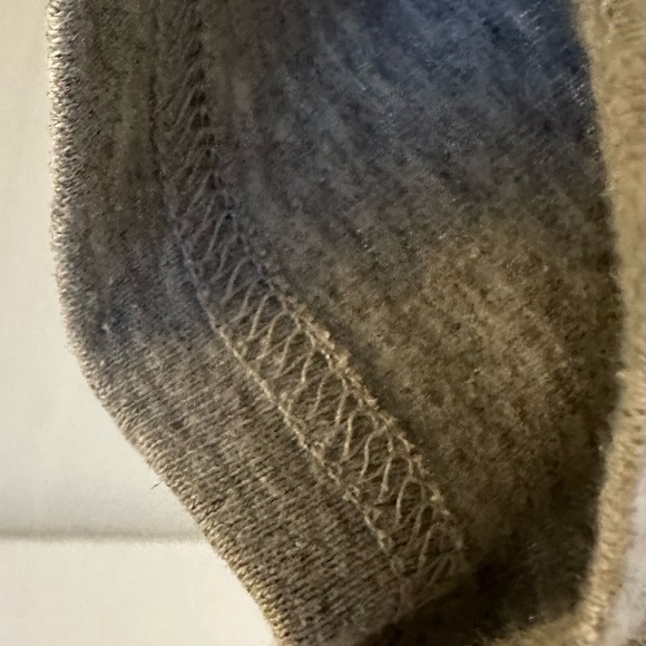 GUC - Tee Shirt (Gray) with White Center Flower with Tiny Rhinestones (L) - Picture 8 of 8